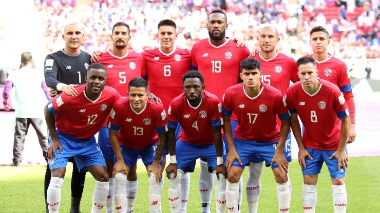 Costa Rica repetirá el uniforme que utilizó en el triunfo ante Japón, el de camiseta roja y short azul (Getty)