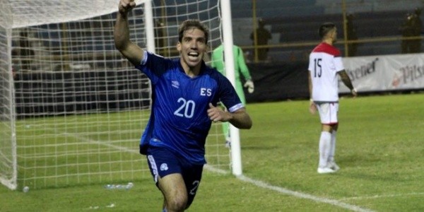Punyed anotó uno de los goles con los que El Salvador derrotó 2-0 a República Dominicana.