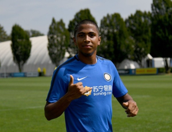 Rivas salió campeón de Italia con las reservas del Inter, y eso le valió un contrato con el primer equipo, que lo firmó hasta 2022.