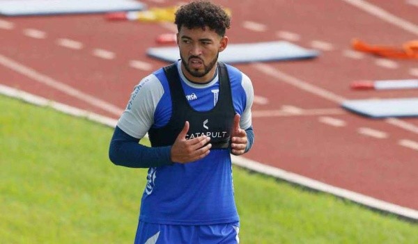 Danilo Acosta en uno de las prácticas con la seleccion de Honduras.