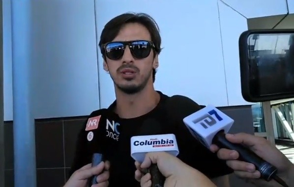 Bryan Ruiz antes de viajar hacia Brasil, pues está citado a la pretemporada de su club.