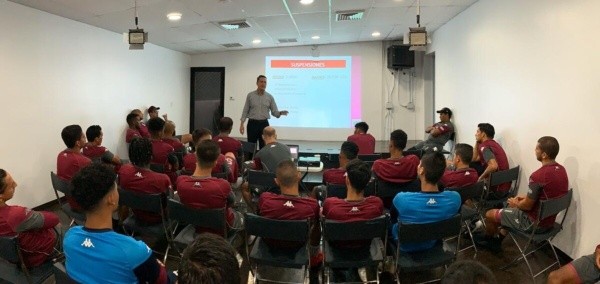 Charla médica en el Saprissa