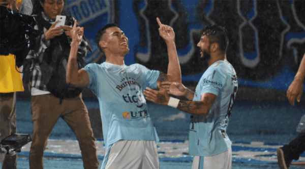 Erick Rivera, salvadoreño del Aurora de Bolivia.