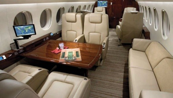 Así es por dentro el lujoso avión que tomó Keylor Navas junto a su familia