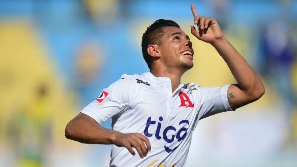 El defensor es muy querido en el Alianza, pero decidió avanzar en su carrera.