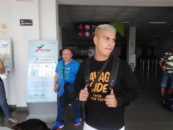 El día que Kevin arribó a Perú para firmar con su nuevo equipo.