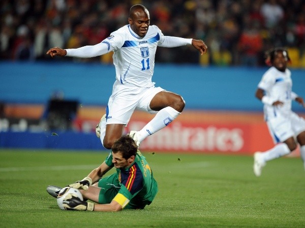 Suazo frente a España en el Copa del Mundo 2010. (Fuente: Getty)