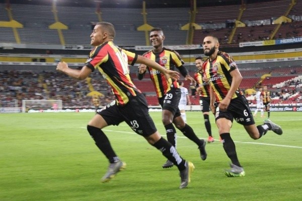 Ceballos festeja uno de sus goles en el Ascenso MX.