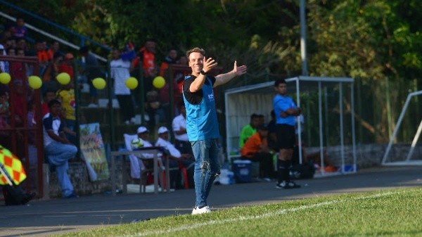 El español disfruta su estadía en Once Deportivo.