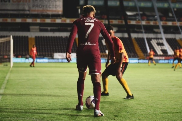 Johan Venegas lleva la pelota (Foto: Saprissa) Johan Venegas lleva la pelota (Foto: Saprissa)