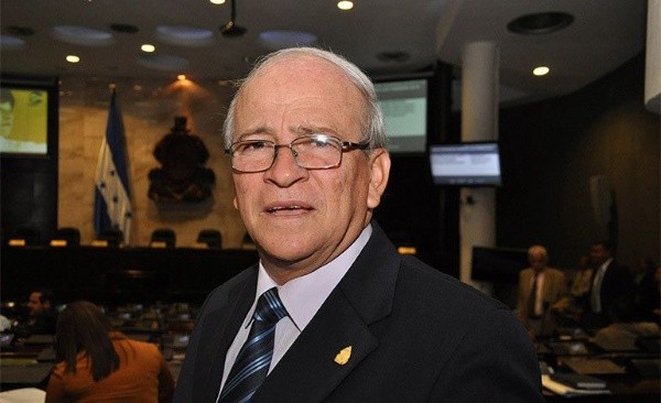 Jaime Villegas, mundialista en España 1982. Diputado del Congreso de la República.