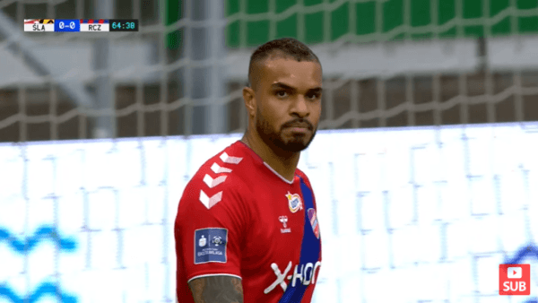 Felicio Brown, delantero costarricense en el fútbol de Polonia.