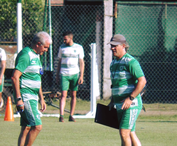 Marcelino Galoppo (a la derecha de Jorge Burruchaga), una de las opciones de Fenifut (Foto: Legionarios Nicas) Marcelino Galoppo (a la derecha de Jorge Burruchaga), una de las opciones de Fenifut (Foto: Legionarios Nicas)