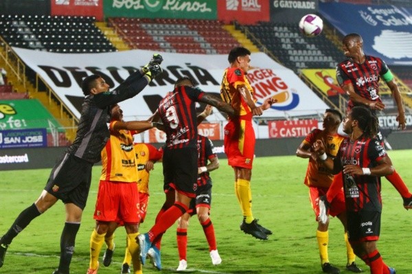 La semifinal de ida en el Morera Soto (Alajuelense).