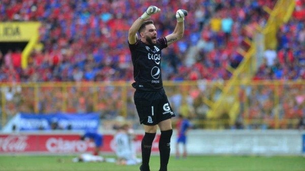 El arquero ganó varios títulos con Alianza (elsavador.com)