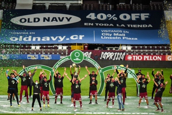 Centeno consiguió su primer título como entrenador del Saprissa.