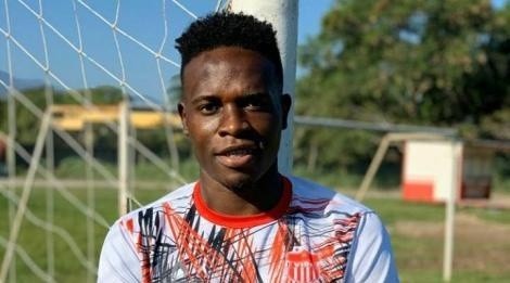 El Flecha no renovó con Vida y quedó como agente libre.