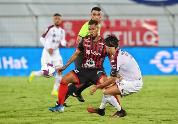 Alex López con la camiseta de la Liga Deportiva Alajuelense. (Foto: Alajuelense)