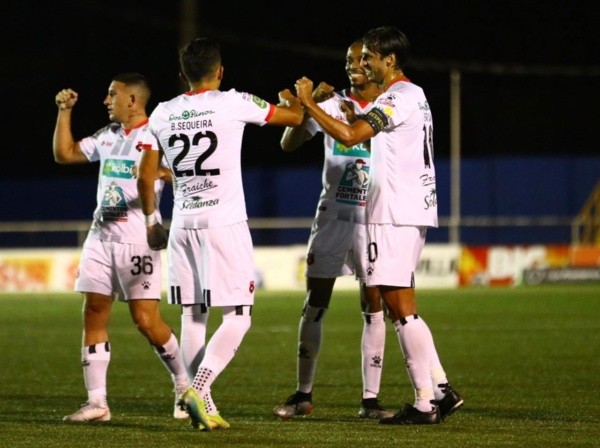 Alajuelense celebrando el gol de Bryan Ruiz. (Foto: Alajuelense)