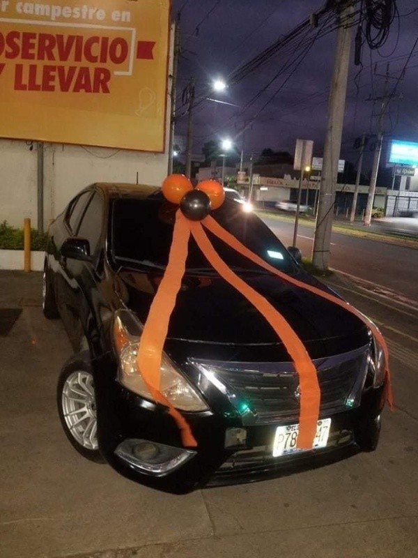 El auto regalado a 'Pelé' Zapata (Foto: ElSalvador.com)