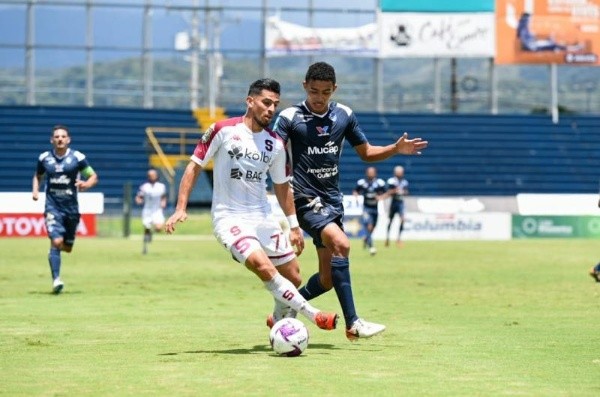 Saprissa y Cartaginés jugarán un partido que se antoja bastante parejo.