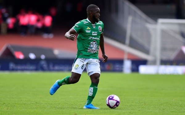 Joel Campbell jugando con el León. Foto: Twitter / León