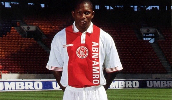 Froylán Ledezma con la camiseta del Ajax