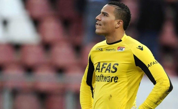 Esteban Alvarado con la camiseta delAZ Alkmaar