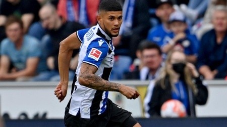 Andrés Andrade con el Arminia Bielefeld (Foto: Prensa Arminia)