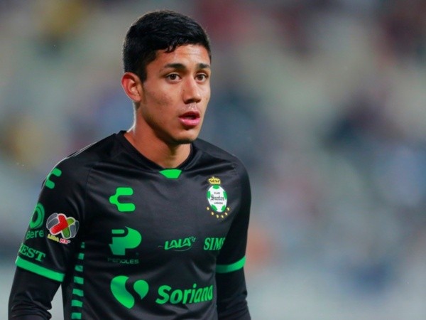 Omar Ocampos con la camiseta del Santos Laguna / Foto: Getty