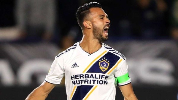 Giancarlo González con la camiseta deLA Galaxy(Getty)
