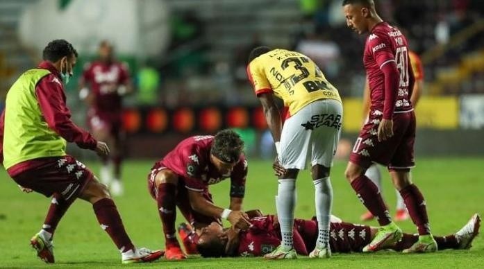 Guzmán tuvo que ser atendido por un golpe en la cabeza.