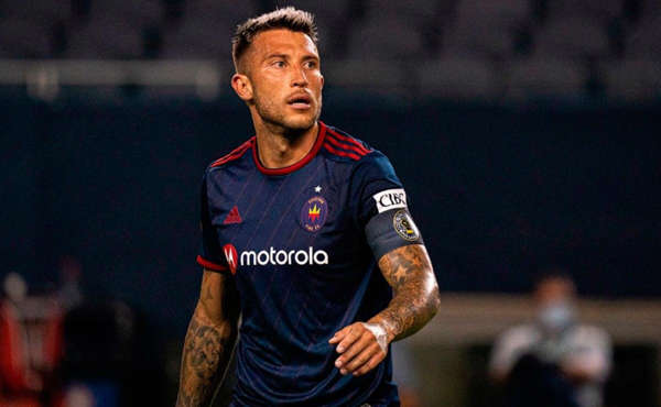 Francisco Calvo con la camiseta del Chicago Fire