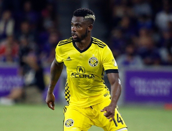 Waylon Francis con la camiseta del Columbus Crew Soccer
