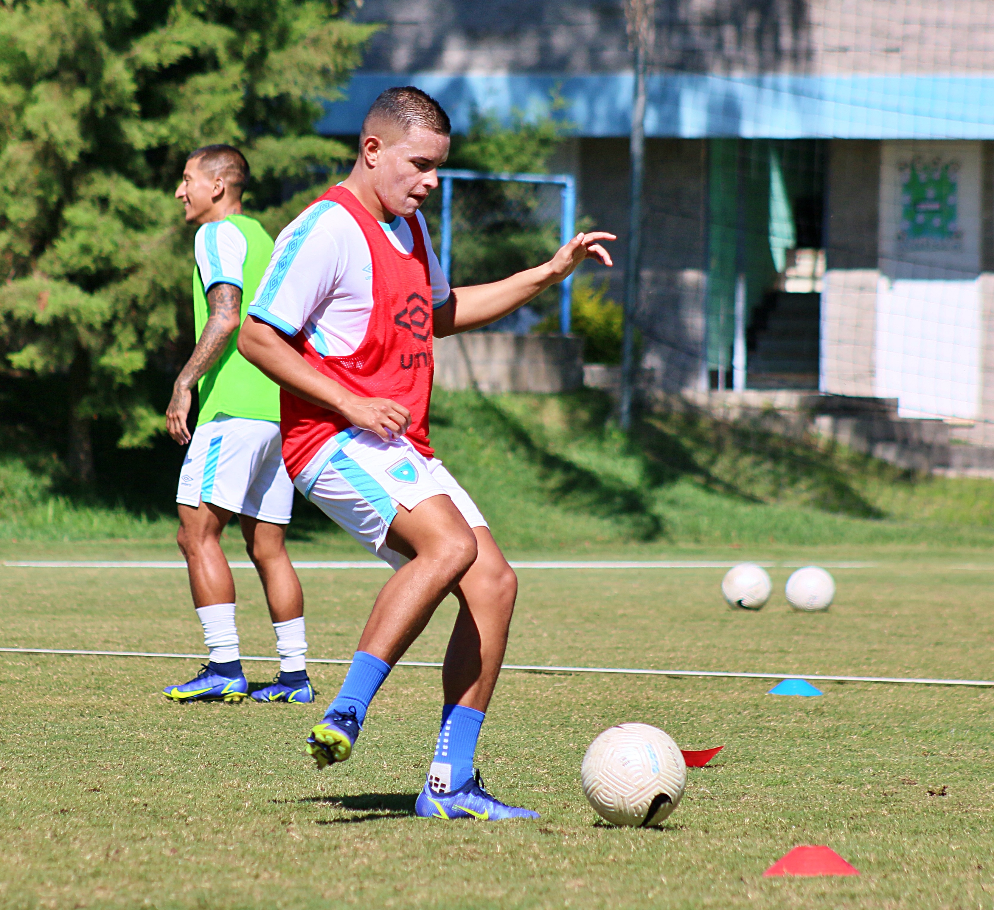 Gerardo Rabre entrenando con la Selección de Guatemala / FedefutGuate