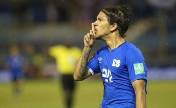 Enrico Dueñas con la Selección de El Salvador / La Selecta