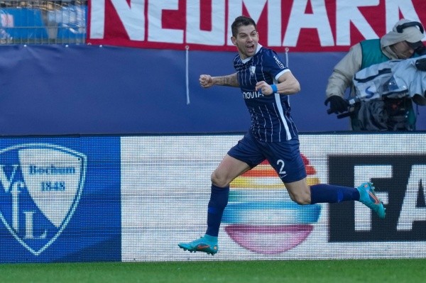 Cristian Gamboa celebrando su gol ante el Bayern de Múnich