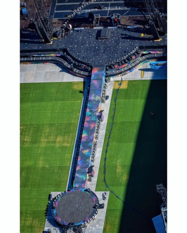 Ya está casi completamente listo el escenario.