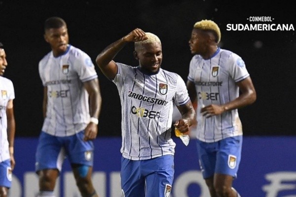Ricardo Phillips con 9 de Octubre (Foto: Copa Sudamericana)