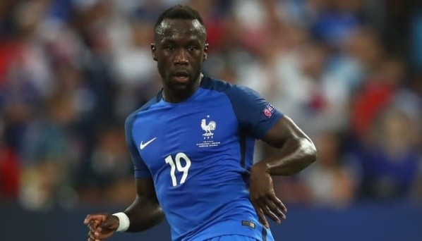 Como Evra, hizo surcos en demasía en los laterales galos. Fuente: Getty Images