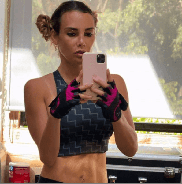 La colega de Sainz lleva una década de relación con el arquero Francisco Ochoa. Fuente: Instagram @kamo01