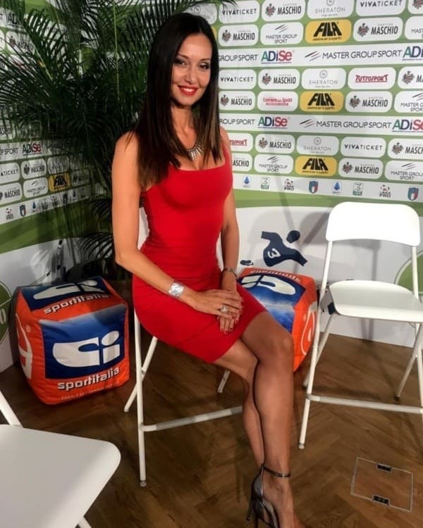 La bella periodista italiana es famosa y conocida dentro del ambiente deportivo. Fuente: Instagram @lauraesposto
