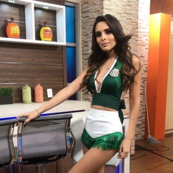 La ex pareja del profesional Javier Aquino deslumbra a sus seguidores con su belleza. Fuente: Instagram @lluviacarrillor