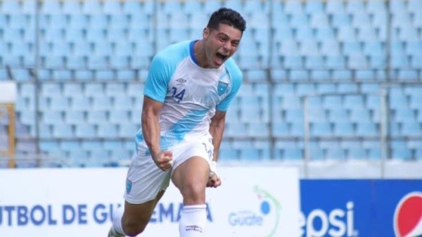 Darwin Lom con la Selección de Guatemala