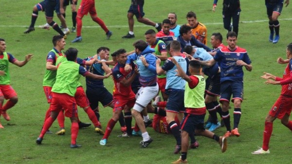 Xelajú y Municipal viene de protagonizar un partido bastante violento.