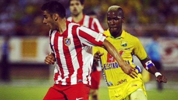 Alejandro Vélez enfrentando al Atlético de Madrid