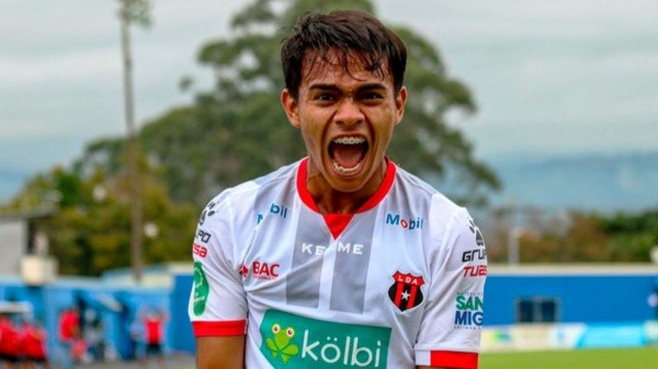 Aaron Suarez con Alajuelense (Foto: Prensa Alajuelense)