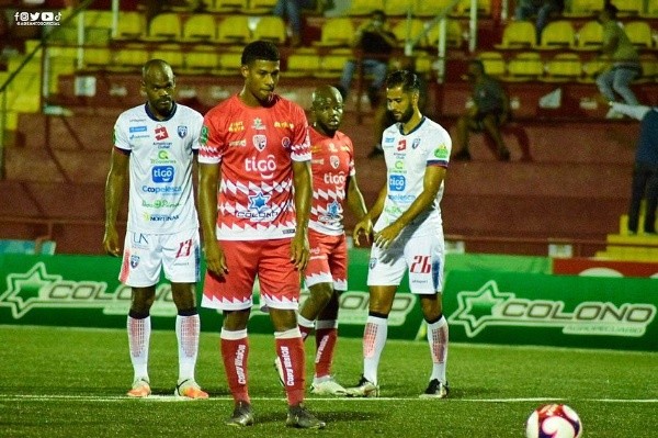 Jossimar Mendez con Santos de Guapiles (Foto: Santos)
