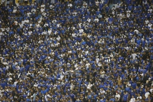 La sanción fue por el compartamiento de los aficionados de El Salvador.