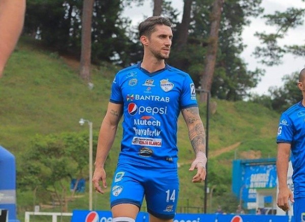 Esteban Espíndola, defensor de Cobán Imperial (Foto: Guatefutbol)